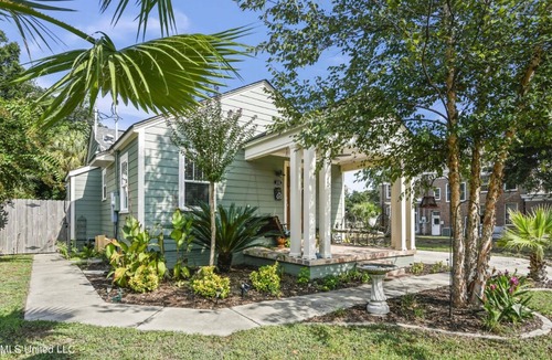 Biloxi House | Charming Coastal Home with Pool and Walk-to-beach Access