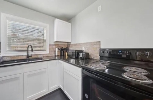 Paradise Hill Cottage | Charming cottage near Paradise Hill, Strayhorn Marina and Illinois River
