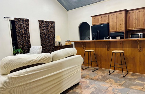 Evans House | Charming Country Cottage n2-bedroom house