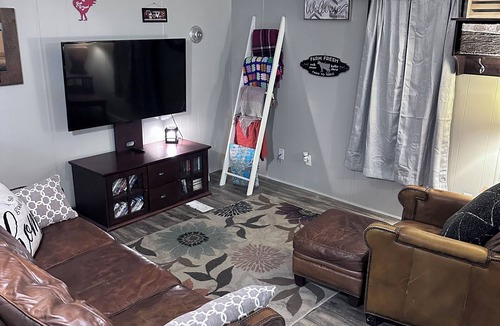 Leesville House | Charming Country Cottage 3-bedroom house in Leesville with WiFi and AC