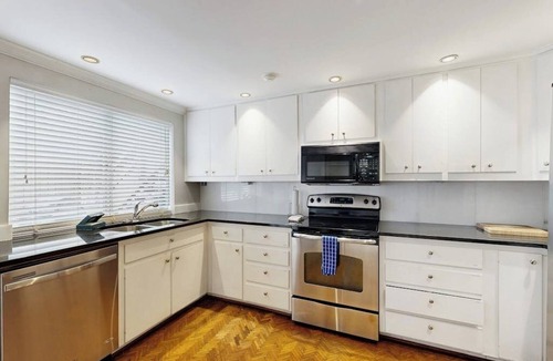 Tarrytown House | Charming, dog-friendly townhouse w/private gas grill, patio, & near downtown