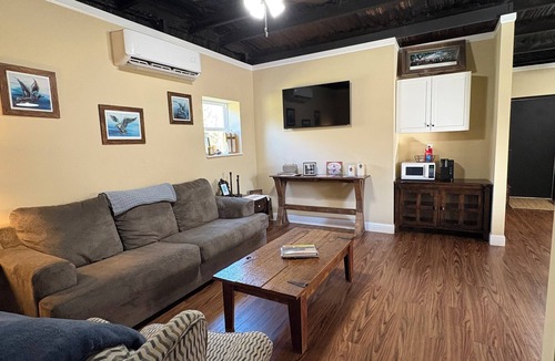 Milton Apartment | Charming farmhouse-barndominium in delightful Maurice with full kitchen,AC,WiFi