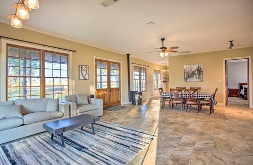 Gainesville House | Charming Gainesville Retreat: Barn, Horses Welcome