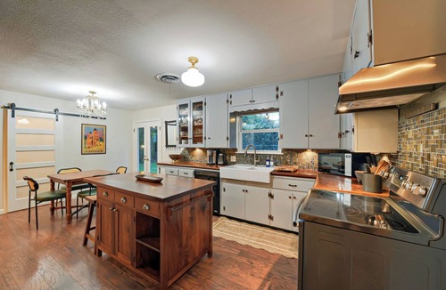 Georgetown House | Charming Georgetown Stay | Walk to Square