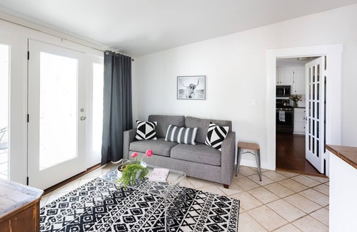 Fredericksburg House | Charming Heritage Haus, 2 Blocks from Main St—Your Perfect Fredericksburg Escape