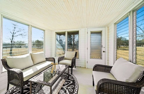 Harper House | Charming, Hill Country Small-town Suite, Centrally located.