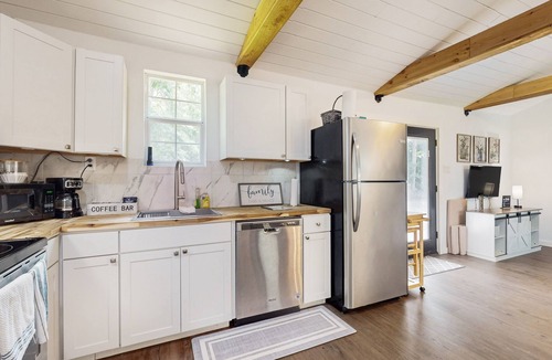 Hillister House | Charming home with wooden porch, streaming, washer/dryer, AC