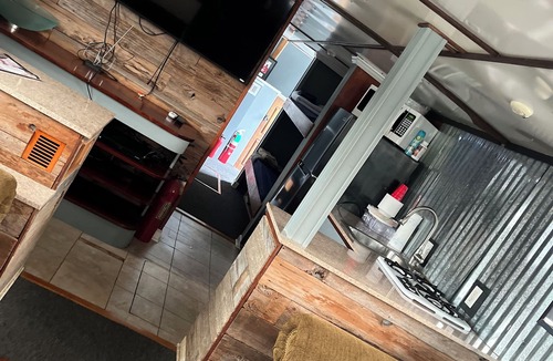 Venice Boat Rental | Charming house boat with 2 bedrooms, sleeps 8, SAT TV in Venice Marina