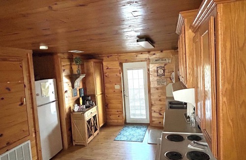 Jasper House | Charming House on River near Lake Sam Rayburn-Pool, Boat Parking, Covered Porch