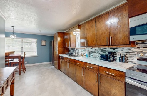 Porter House | Charming house with enclosed backyard, Hammock and W/D