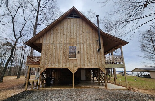 Farmerville House | Charming lakefront 2-bedroom house in Farmerville, Louisiana