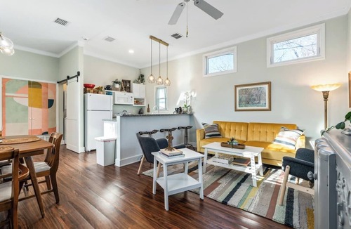 East Riverside House | Charming One Bedroom East Riverside Cottage
