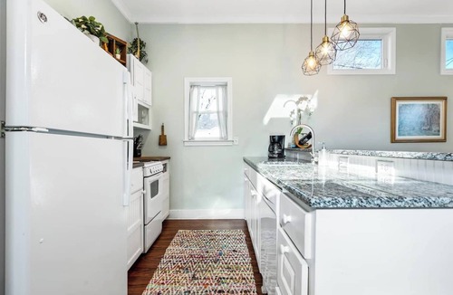 East Riverside House | Charming One Bedroom East Riverside Cottage