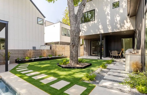 Govalle House | Charming Retreat in Govalle – Private Pool, Spa, and Outdoor Oasis!