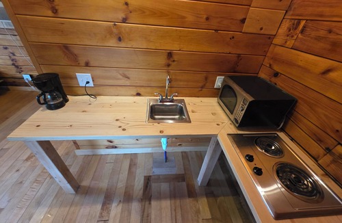Waterloo Cabin | Charming Rustic Cabin #5 near canal