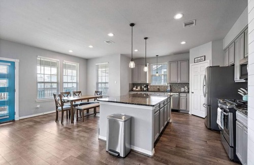El Lago House | Charming Seabrook Retreat, Close to the Bay