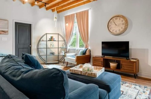 Downtown Apartment | Charming & Spacious Hideaway by Downtown Bryan