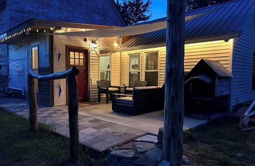 Inavale House | Charming studio “Parsonage” behind an old country church