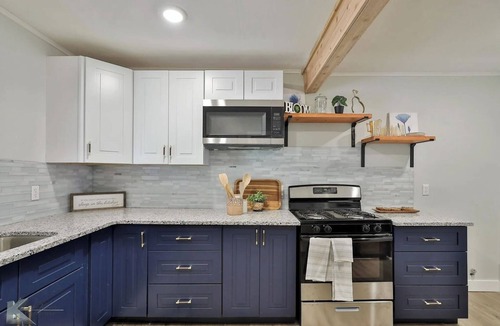 Elmwood Area House | Charming Texas Cottage with Modern Farmhouse Style