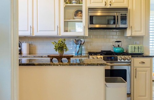 La Grange House | Charming Victorian Bike to Shops, Mins to Antiques & Wedding Venues