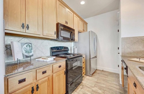 Jonestown Condo | Charming Villa on Lake Travis in Hill Country at Hollows Resort, Pools, Trails, Marina