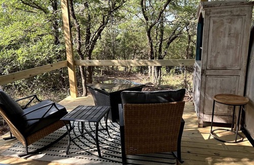 Mineral Wells House | Charming Vintage Airstream with Covered Patio near Mineral Wells, Texas