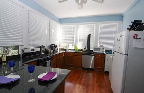 Carrollton Apartment | Chateau Lola 25-NSTR-01-504