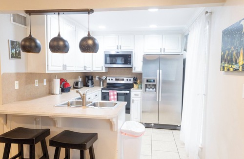 Oscar Cottage | Cheap rates on False River! Summer dates available!