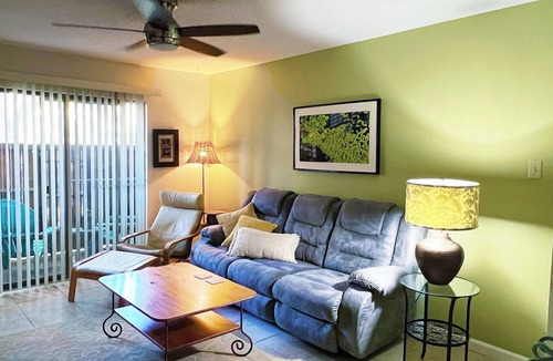 El Lago Condo | Cheerful Calming Condo near Clear Lake, NASA, Kemah, League City, and Pasadena.