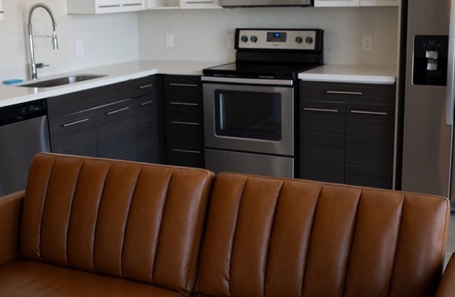 Midtown Apartment | Chic 1-bedroom apartment in vibrant Houston with AC, WiFi, fitness room, Balcony