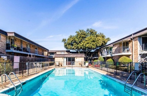 North Dallas Apartment | Chic 1-bedroom apartment in awesome Dallas with WiFi, AC