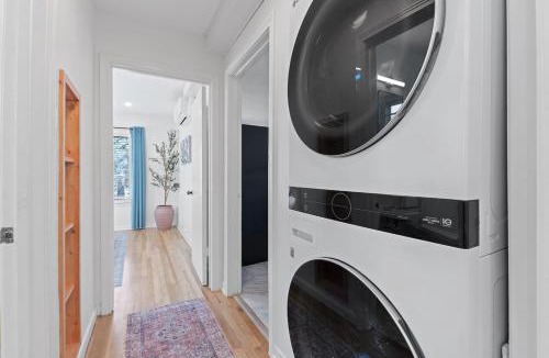 Clarksville House | Chic 2BR Highland Retreat Near UT and Downtown, Free Parking by Austin Vacay