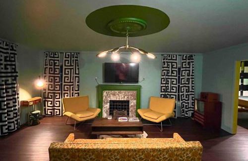 Lincoln Terrace House | Chic 50s Time Capsule Downtown/OU Med/OK Capitol
