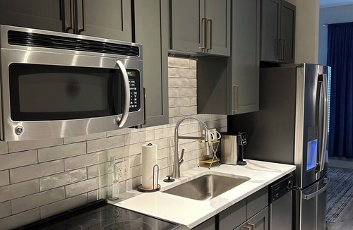 Cityplace Apartment | Chic apartment with WiFi, fitness room in welcoming Dallas