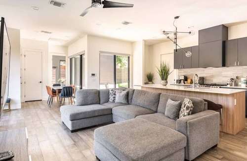 Swede Hill House | Chic & Boutique - Austin Estate | Hot Tub + Game Room *Sleeps 12*