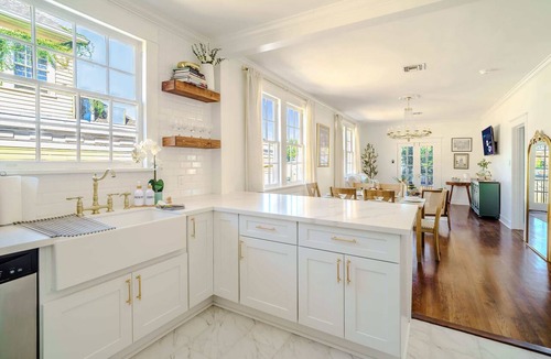Touro House | Chic & Central w/Parking: Ideal 4 Families/Groups