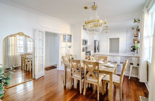 Touro House | Chic & Central w/Parking: Ideal 4 Families/Groups