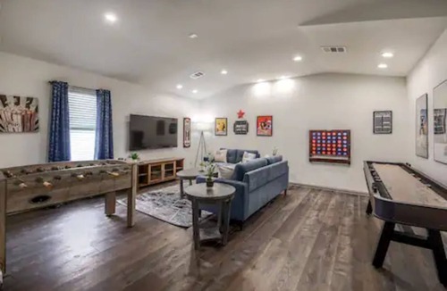 Heatherwilde House | Chic Cozy Home near Austin with Bonus Game Room, Near Kalahari