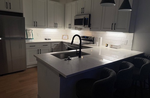 Pflugerville Apartment | Chic Luxury Lakefront 1-bedroom apartment with AC, WiFi in Pflugerville