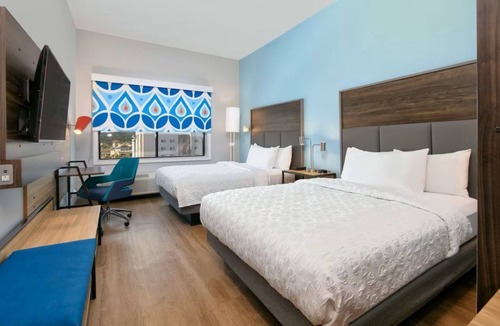 Far North Central Hotel | Chic Room | Ideal for Families Visiting The Shops at La Cantera