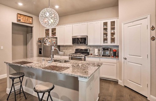 Rowlett House | Chic Rowlett Retreat with Views - Walk to Lake!