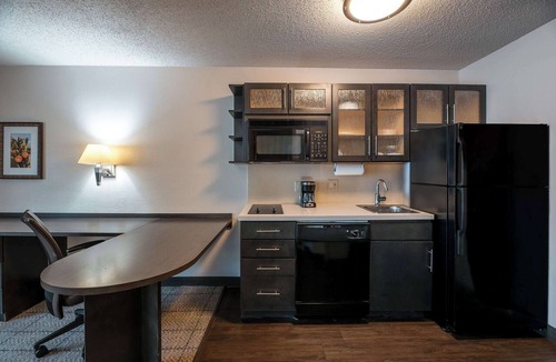 Fossil Creek Resort | Chic Urban Getaway | Free Parking | Near Buffalo Ridge Park - 1.6 miles
