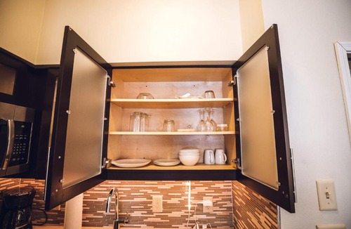 Chinatown Apartment | Chinatown 2B2B Free Parking Washer and Dryer Gym Relux 300