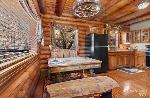 Eureka Springs Cabin | Cinnamon Valley - The Cattleman