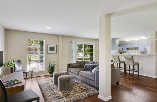 Sunset Apartment | Citified country and Close to Grand Coteau