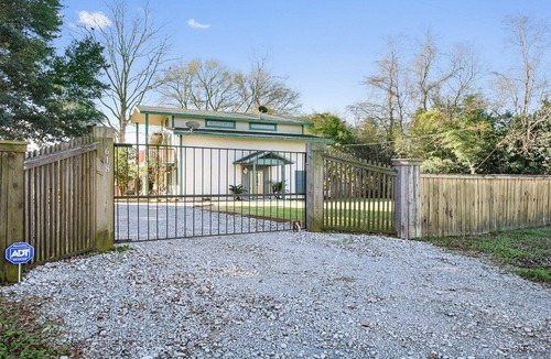 Sunset Apartment | Citified country and Close to Grand Coteau