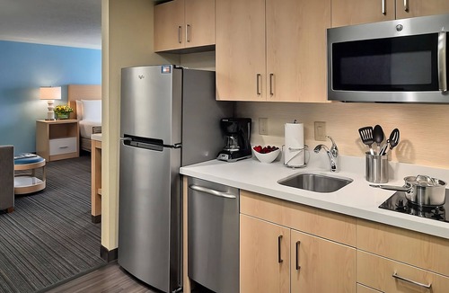 Central Business District Resort | City Break! Spacious Rooms w/Perfect Central Locale near Canal Street