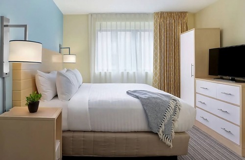 Central Business District Resort | City Break! Spacious Rooms w/Perfect Central Locale near Canal Street