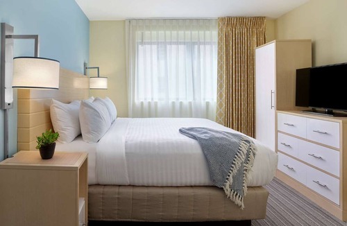 Central Business District Hotel | City Break! Spacious Rooms w/Perfect Central Locale near Canal Street