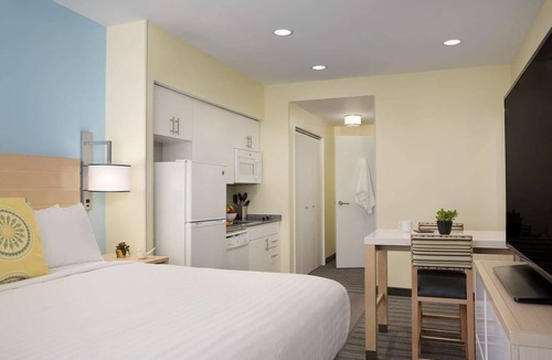 Central Business District Hotel | City Break! Spacious Rooms w/Perfect Central Locale near Canal Street